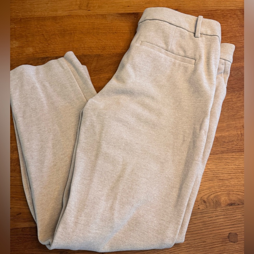 Loft - Riviera Slim Fit - Oatmeal
color - soft brushed twill size 6